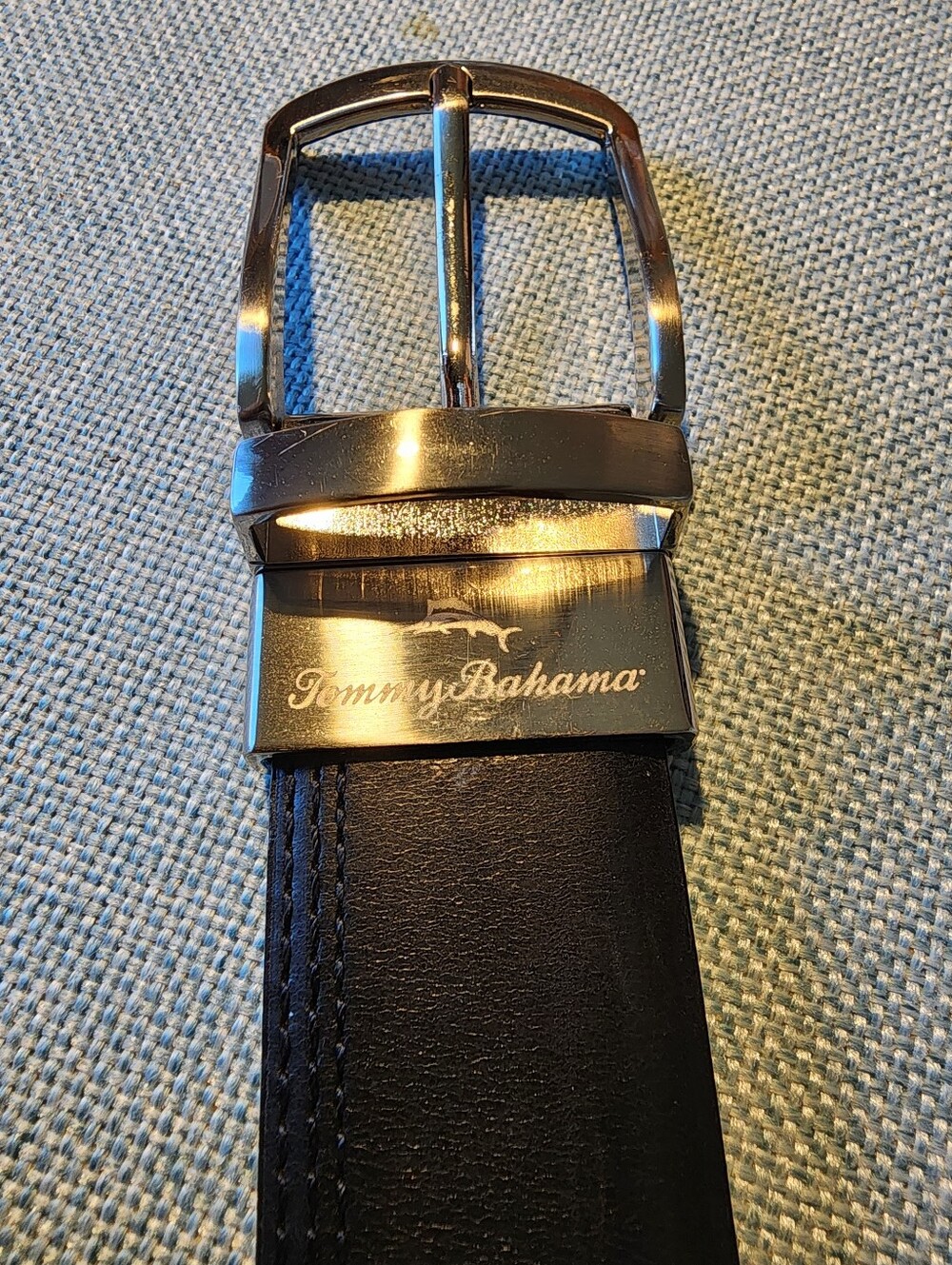 Tommy Bahama New Black Leather Men's Belt 38 with Brushed Metal Buckle - Picture 3 of 6